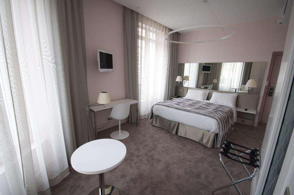 Le Cesar Hotel Провен Номер фото